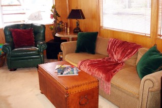 Le Montrachet Saloon port Aft